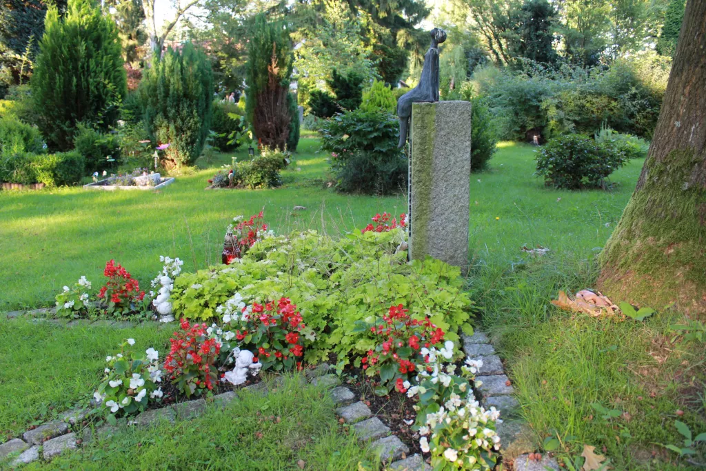Farbenfroh bunt blühen die Blumen sowie die Erinnerung in unseren Herzen